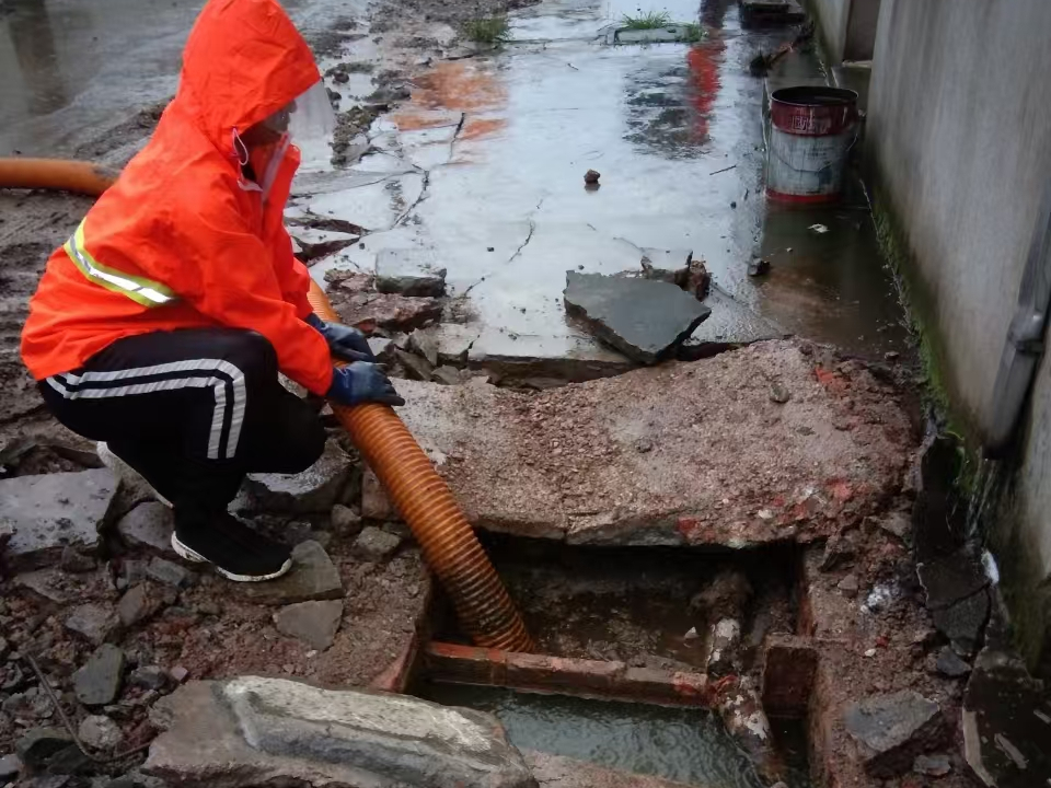 谯城专业清理污水池 炜誉市政以规范流程守护城市 “肠道”