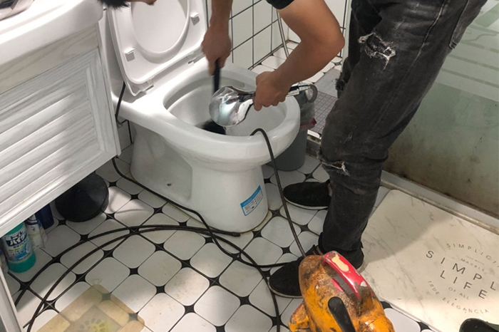 谯城马桶堵塞自己疏通还是找师傅?专业上门服务让你省时更省心